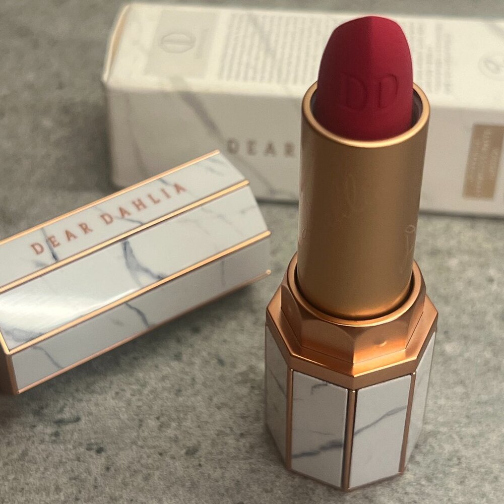 NIP Dear Dahlia Matte Lipstick in GWEN (M10B) Cruelty Free Vegan High Pigment